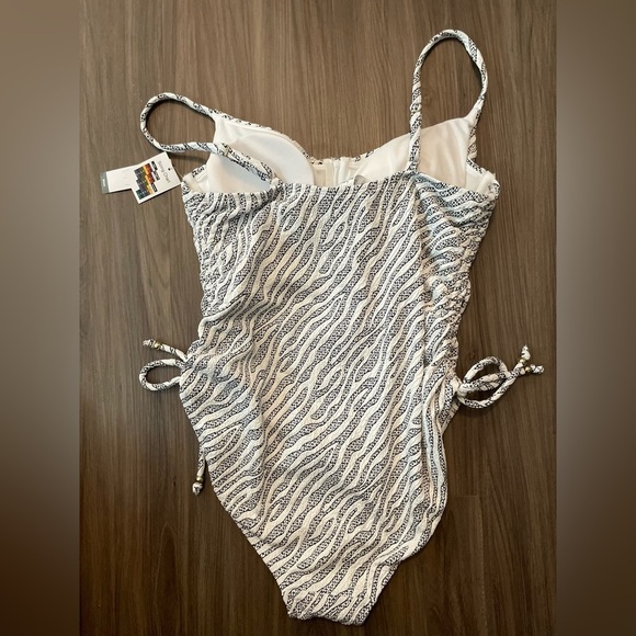 Time and Tru Black and White One Piece Swimsuit with Plunging Neckline size L - Picture 6 of 8